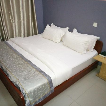 Glorious Hotel & Suites Ikotun 外观 照片