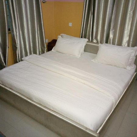 Glorious Hotel & Suites Ikotun 外观 照片