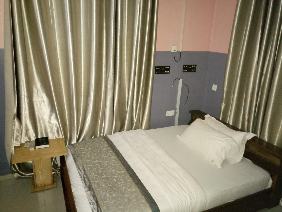 Glorious Hotel & Suites Ikotun 外观 照片