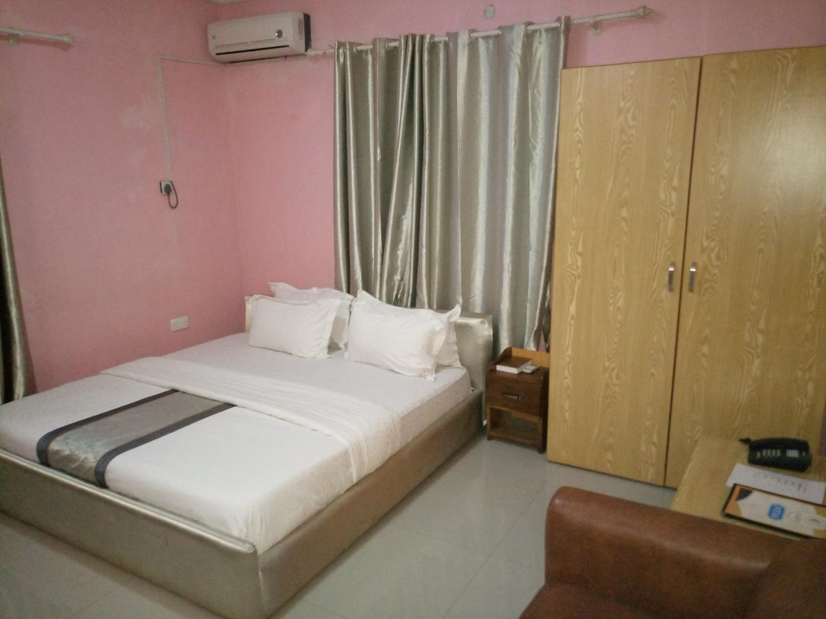 Glorious Hotel & Suites Ikotun 外观 照片