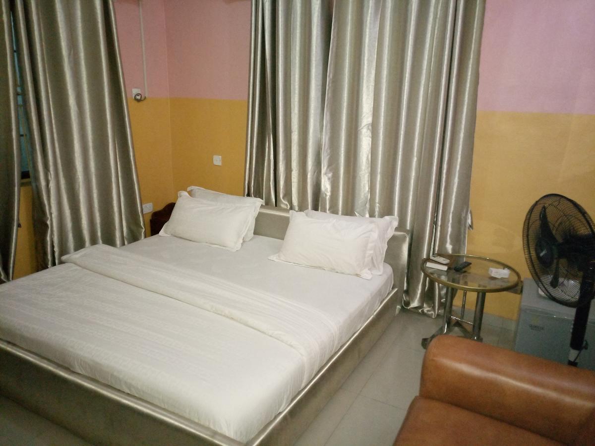 Glorious Hotel & Suites Ikotun 外观 照片