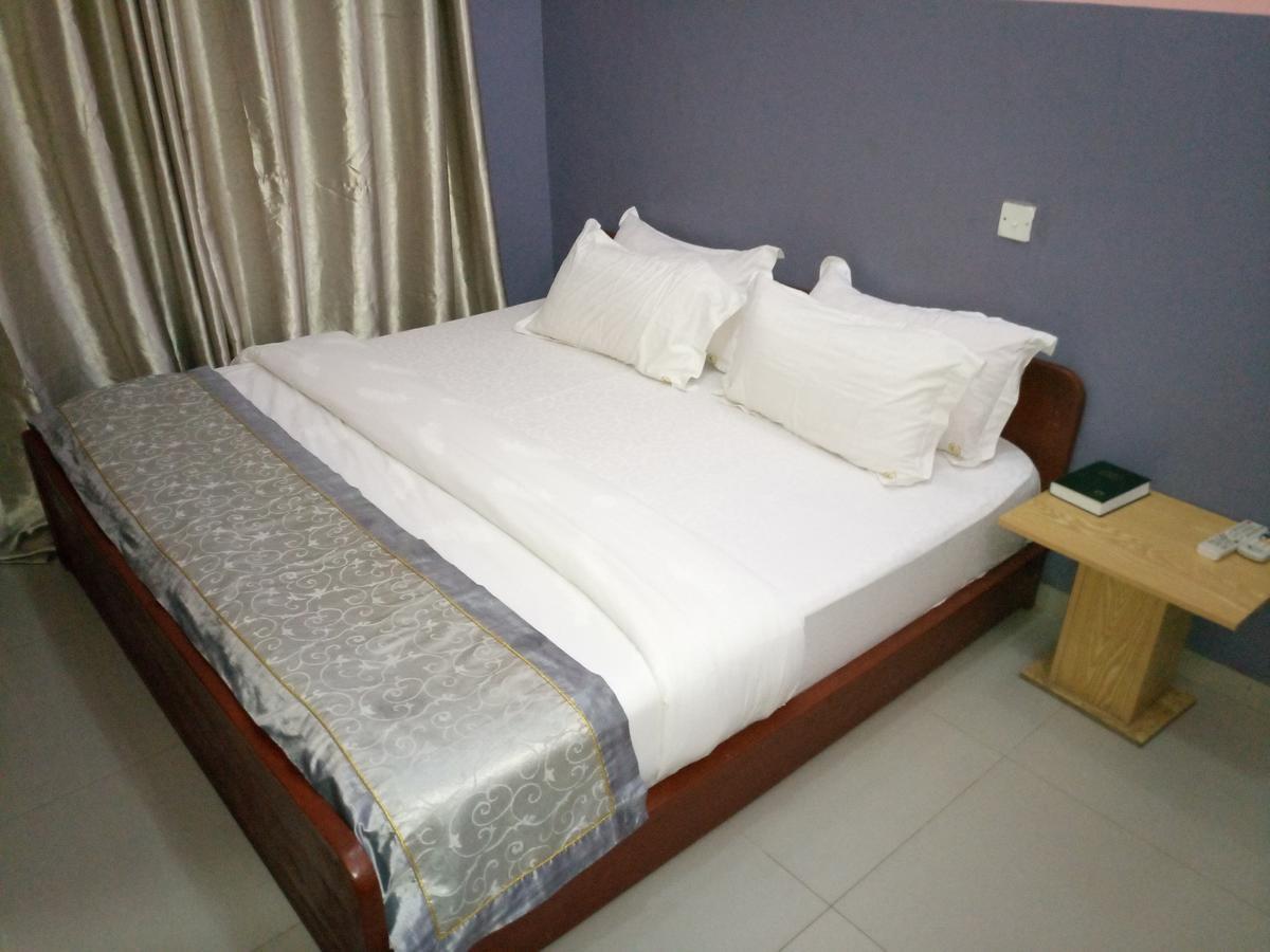 Glorious Hotel & Suites Ikotun 外观 照片