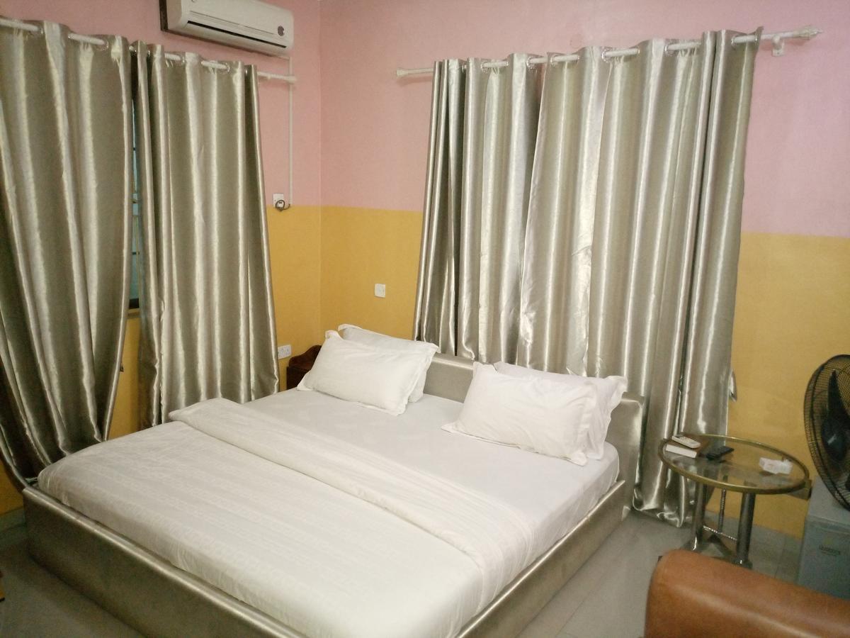 Glorious Hotel & Suites Ikotun 外观 照片
