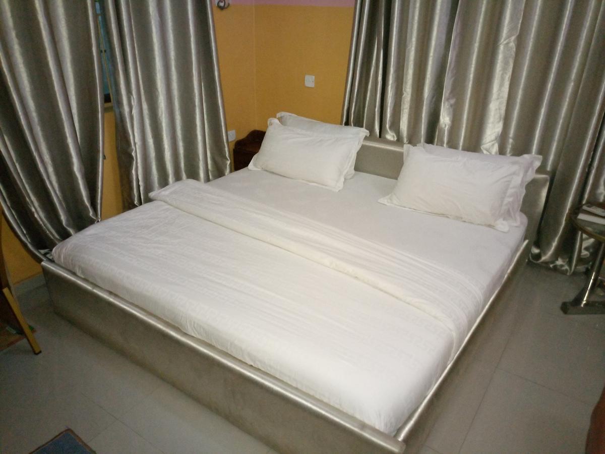 Glorious Hotel & Suites Ikotun 外观 照片