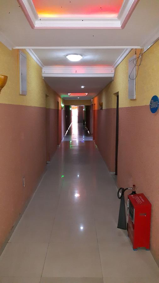 Glorious Hotel & Suites Ikotun 外观 照片